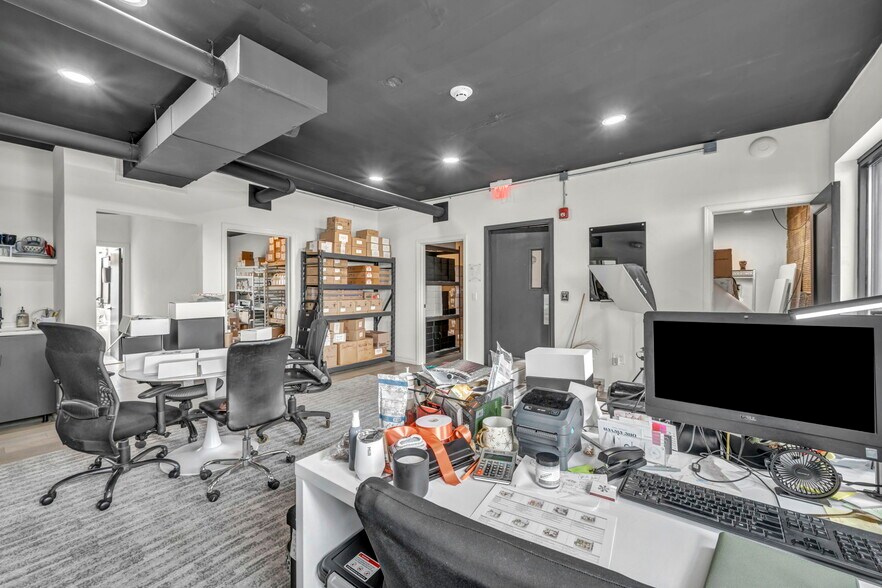 More Photos Of 3559 Bigelow Blvd, Pittsburgh Service For Sale