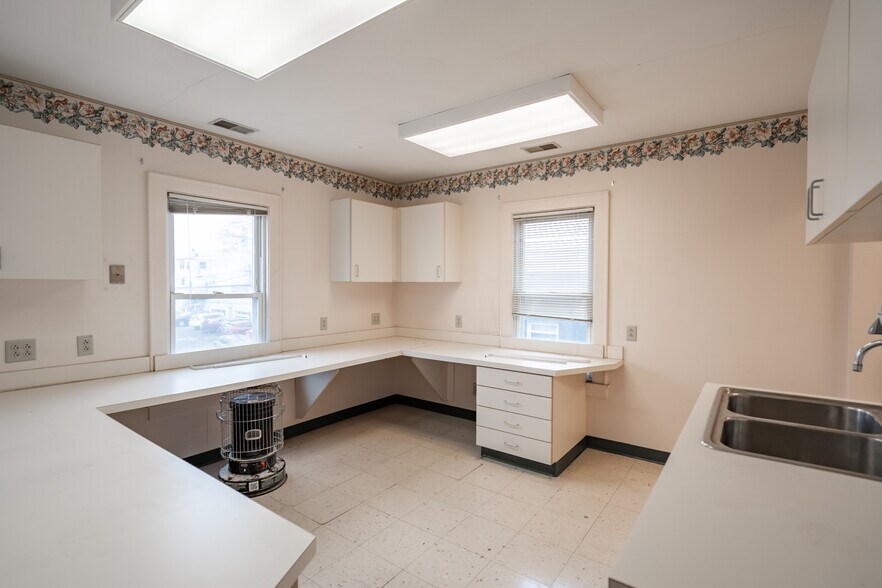 More Photos Of 1105 Monroe St, Endicott Medical For Sale