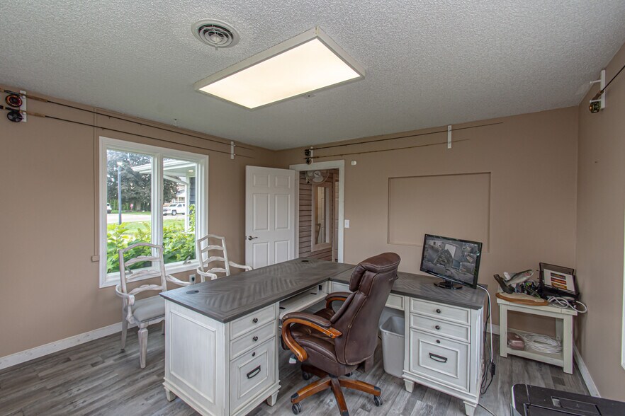 More Photos Of 1908 N Lakeman Dr, Bellbrook Storefront Retail Office For Sale