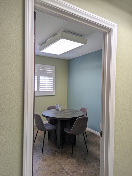 More Photos Of 201 E Ramon Rd, Palm Springs Office Residential For Lease