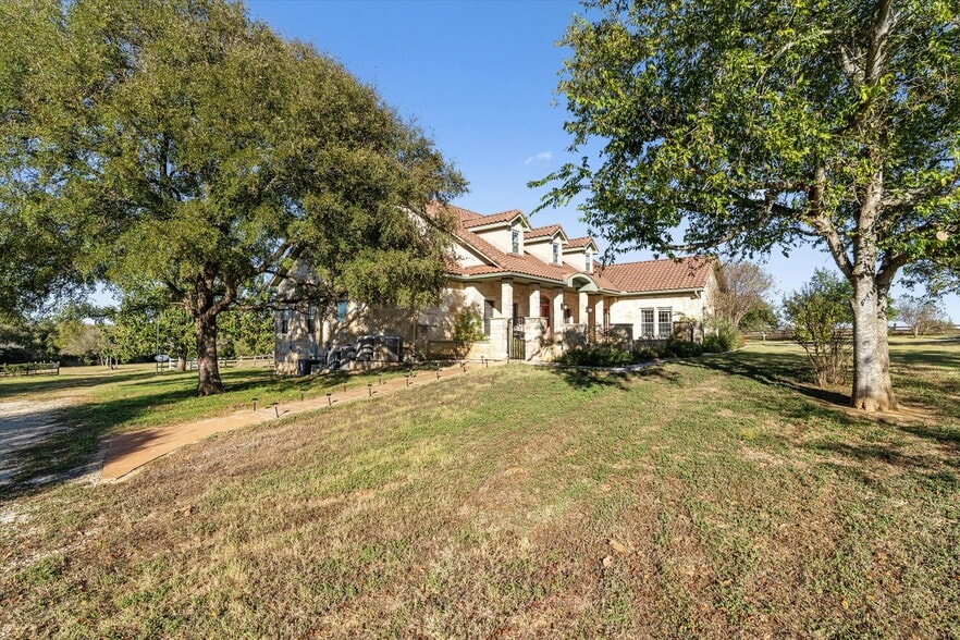 More Photos Of 1092 FM 3000, Elgin Specialty For Sale