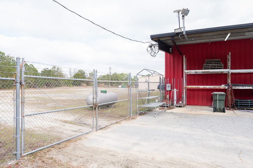 More Photos Of 3321 Holley Rd, Lizella Freestanding For Sale