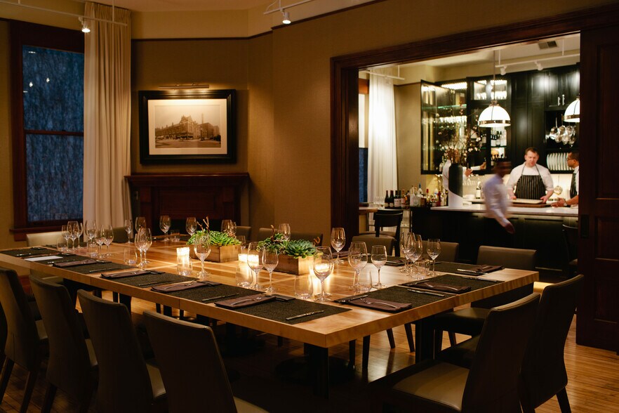 More Photos Of 601-623 N State St & 4 E Ohio St, Chicago Coworking Space