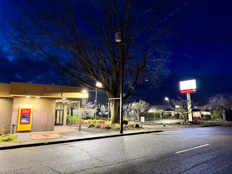 More Photos Of 200 Center Ave, Molalla Bank For Sale