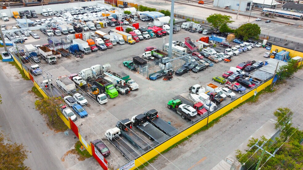 More Photos Of 3600 NW 95th St, Miami Auto Dealership For Lease