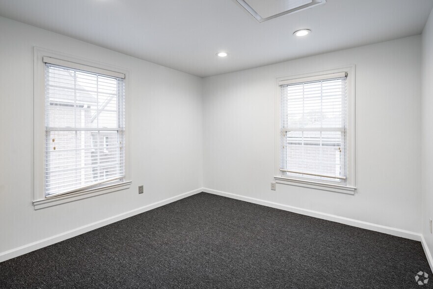 More Photos Of 2440 Sandy Plains Rd, Marietta Office For Lease