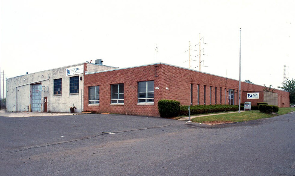 Primary Photo Of 1418 E Linden Ave, Linden Manufacturing For Lease