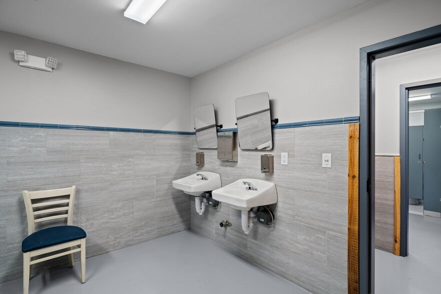 More Photos Of 4810 Long Beach Rd SE, Southport General Retail For Sale