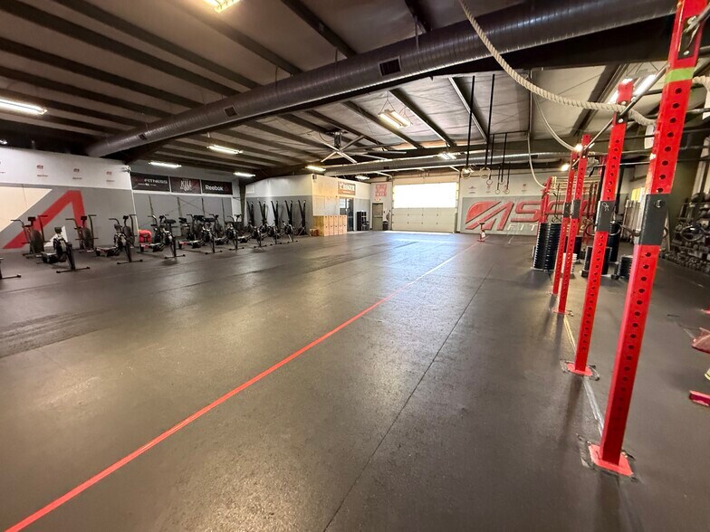More Photos Of 906 Tommydon Dr, Stockton Warehouse For Lease