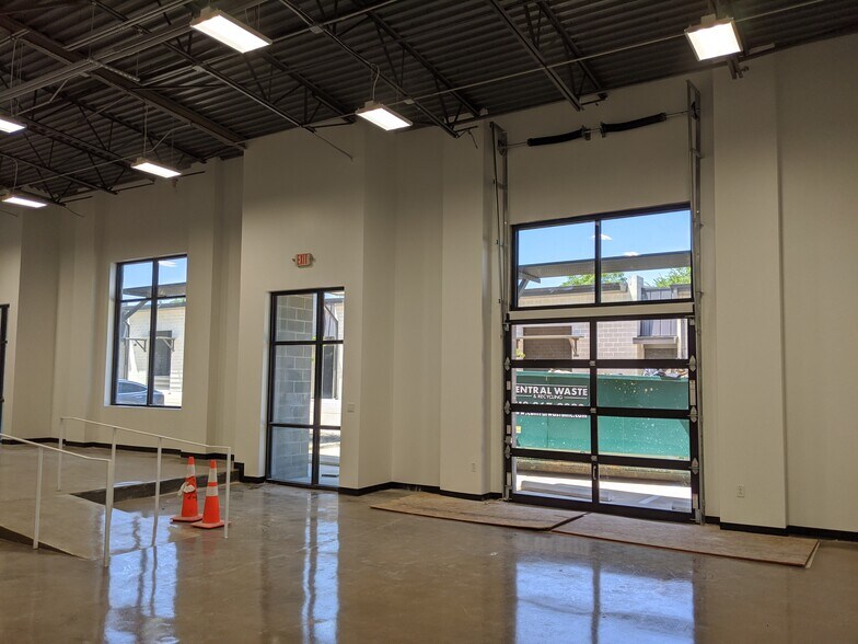 More Photos Of 2307 Thornton Rd, Austin Flex For Lease