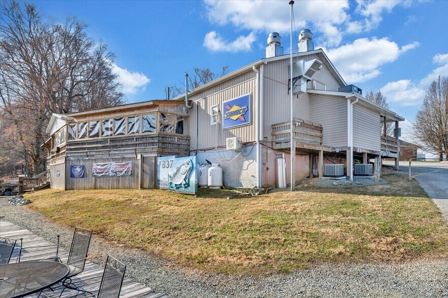 More Photos Of 2200 Old Salem School Rd, Union Hall Marina For Sale