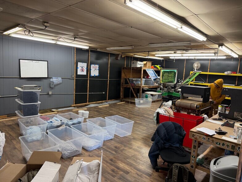 More Photos Of 7651 Seneca St, East Aurora Flex For Lease