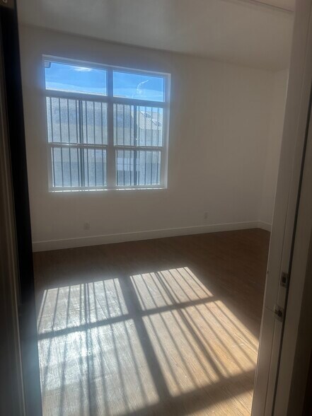 More Photos Of 6200-6300 Wilmington Ave, Los Angeles Restaurant For Lease