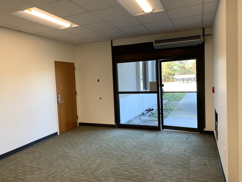 More Photos Of 4 Plaza Way, Fairhaven Bank For Lease
