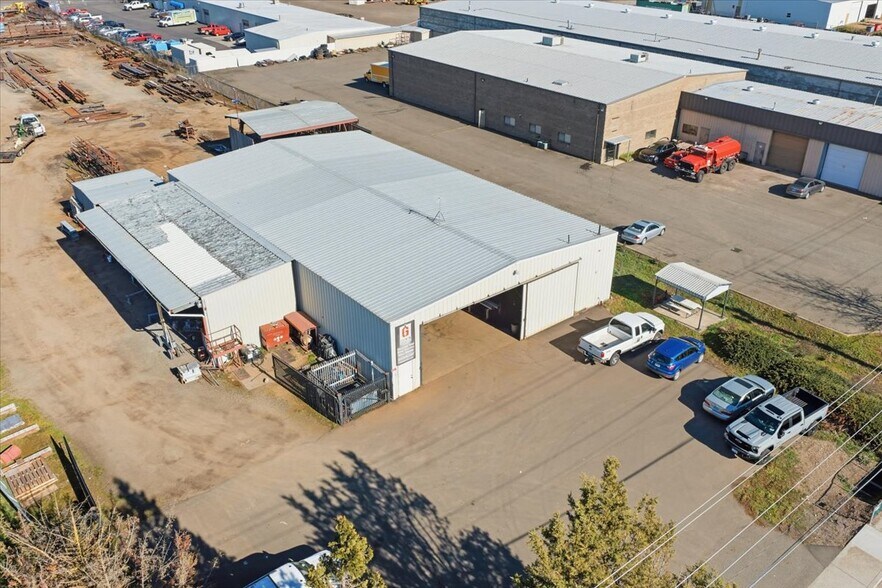 More Photos Of 581 Antelope Rd, White City Manufacturing For Sale