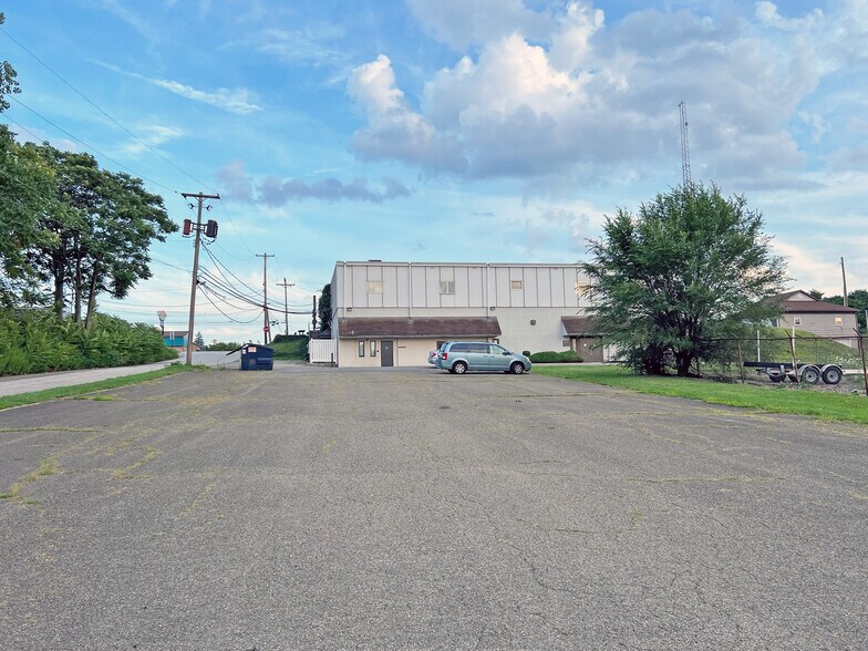 More Photos Of 1946 W 26th St, Erie Office For Lease