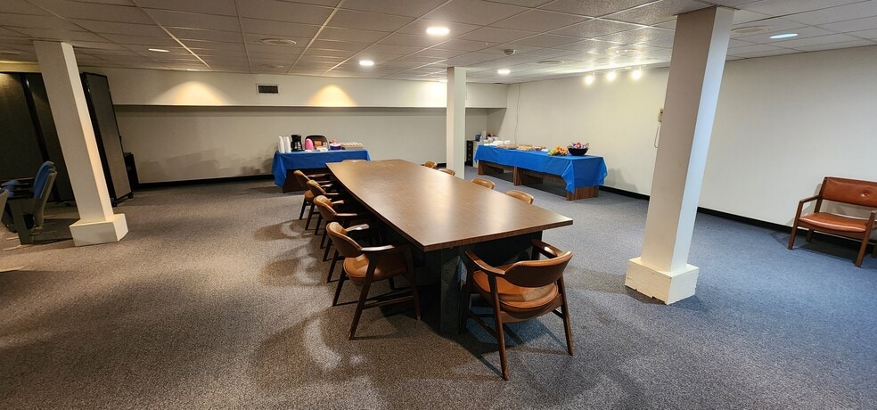 More Photos Of 2144 S Macarthur Blvd, Springfield Office For Lease