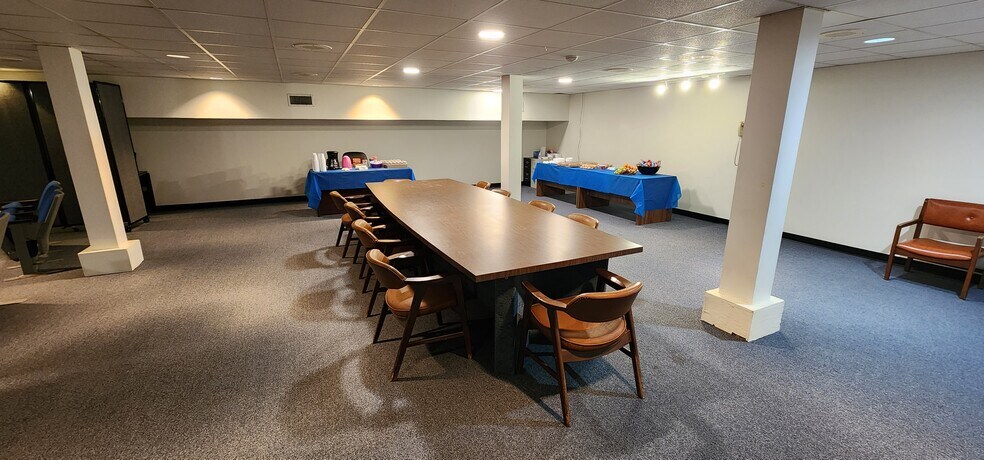 More Photos Of 2144 S Macarthur Blvd, Springfield Office For Lease