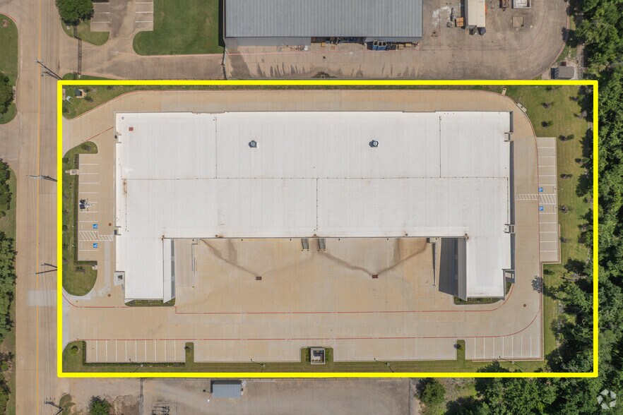 More Photos Of 2250 114th St, Grand Prairie Distribution For Sale