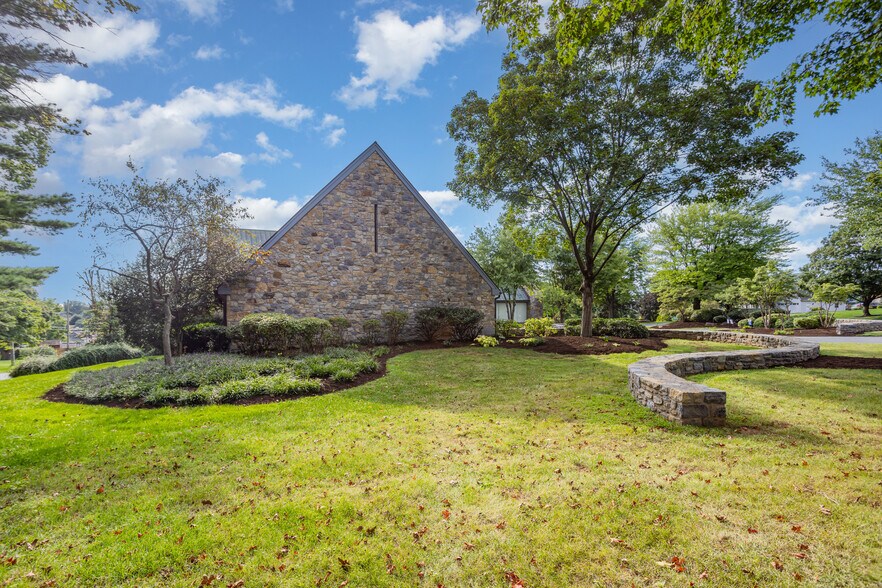 More Photos Of 1910 Harrington Dr, Lancaster Office For Sale