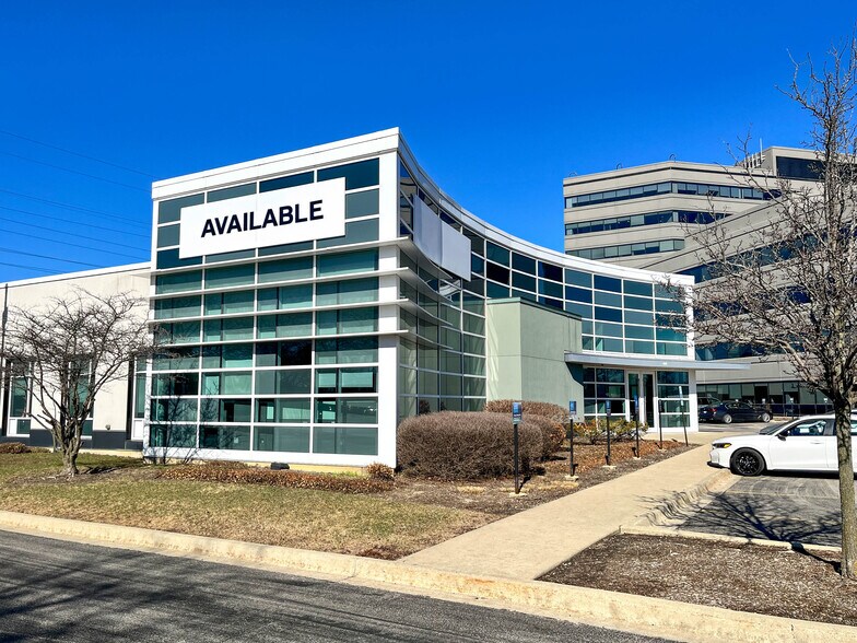 Primary Photo Of 444 Skokie Blvd, Northbrook Bank For Lease