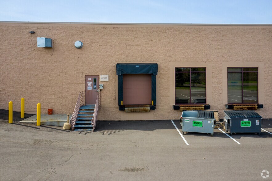 More Photos Of 1020 Discovery Rd, Eagan Showroom For Lease