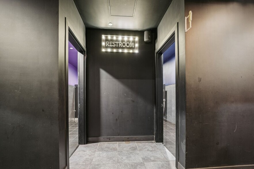 More Photos Of 400 Bergen Blvd, Palisades Park General Retail For Lease