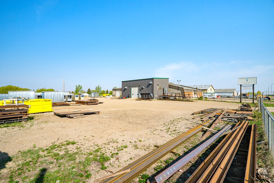 More Photos Of 4702 40 Av, Lloydminster Industrial For Lease