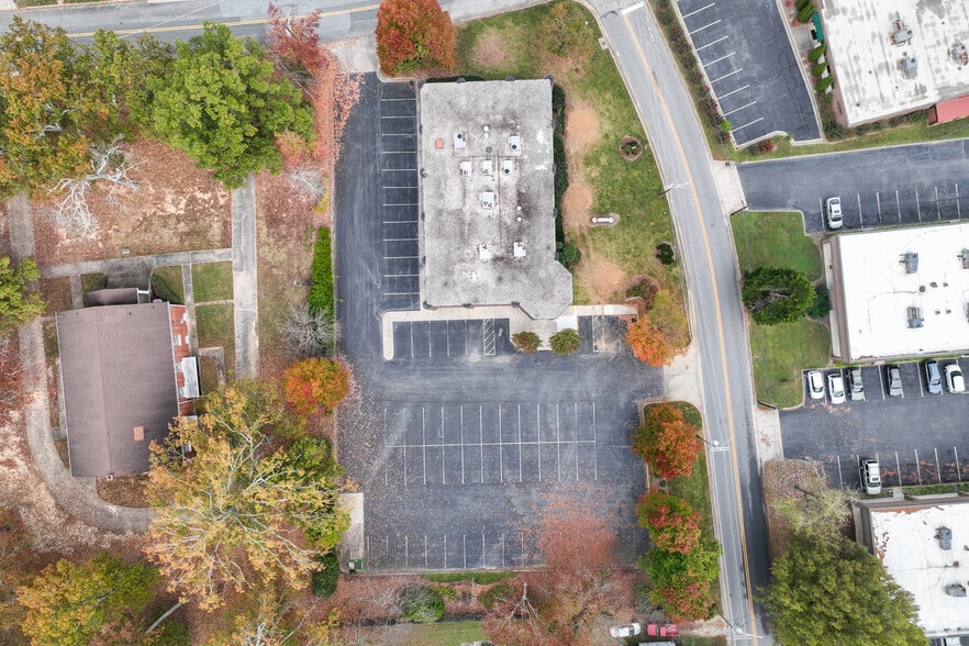 More Photos Of 1321 Long St, High Point Office For Sale