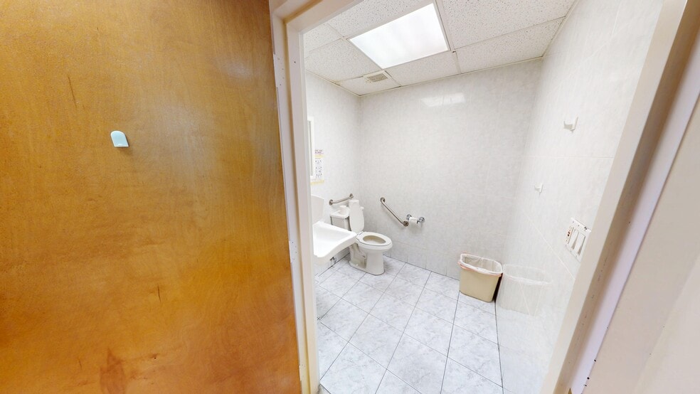 More Photos Of 2269 Ocean Ave, Brooklyn Office For Lease