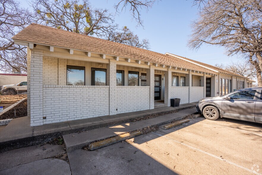 Primary Photo Of 190 W Highway 114, Southlake Office Residential For Lease