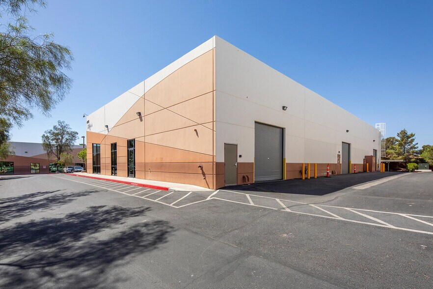 More Photos Of 4135 N Rancho Dr, Las Vegas Light Distribution For Lease