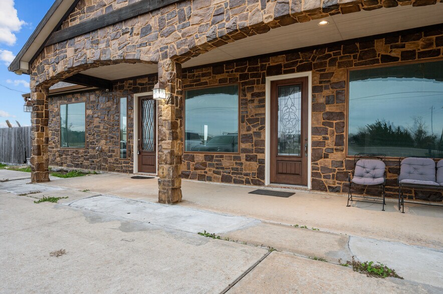 More Photos Of 15838 Tri City Beach Rd, Baytown Freestanding For Lease