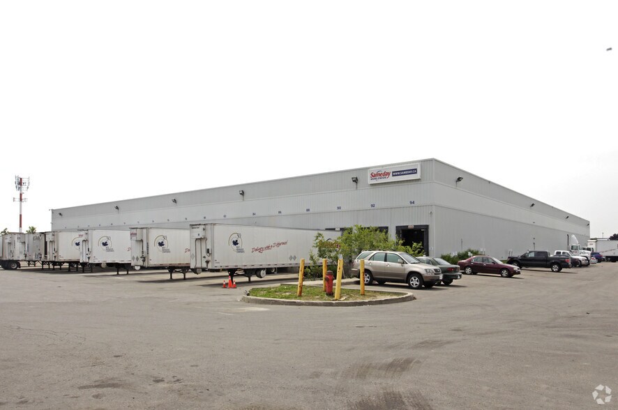 More Photos Of 6975 Menkes Dr, Mississauga Warehouse For Sale