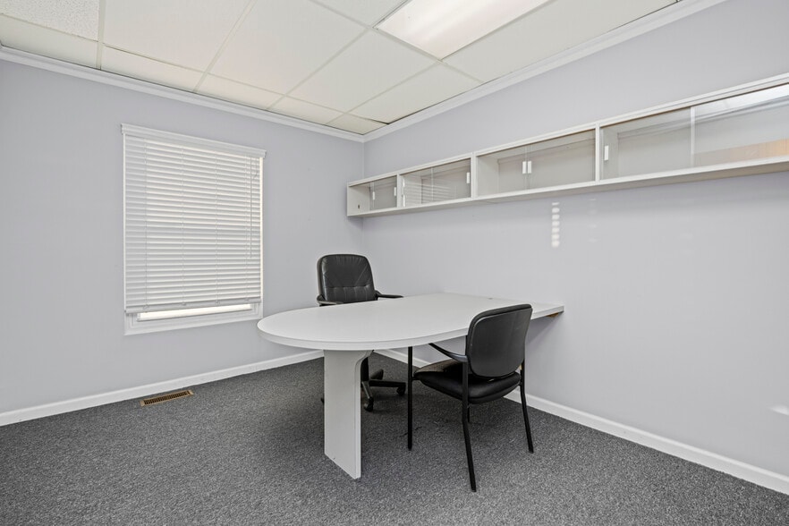 More Photos Of 30521 Schoenherr Rd, Warren Medical For Lease