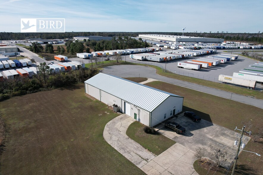 Primary Photo Of 6553 Lakes Industrial Pky, Lake Park Warehouse For Lease