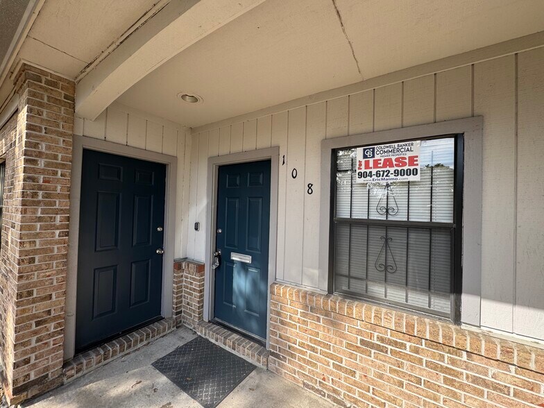 More Photos Of 550 Balmoral Cir N, Jacksonville Unknown For Lease