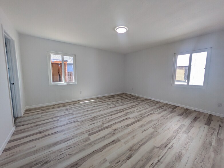 More Photos Of 194 S 24th St, San Jose Showroom For Sale
