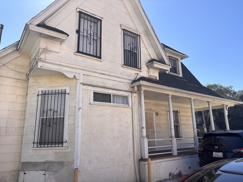 More Photos Of 933 E 28th St, Los Angeles Multifamily For Sale