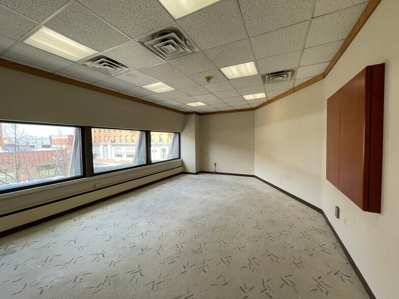 More Photos Of 511 Ashmun St, Sault Sainte Marie Office For Lease