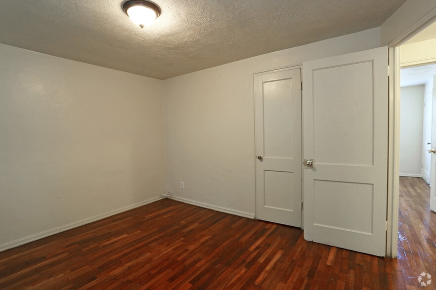 More Photos Of 35 Woodland Dr, Hartford Apartments For Sale