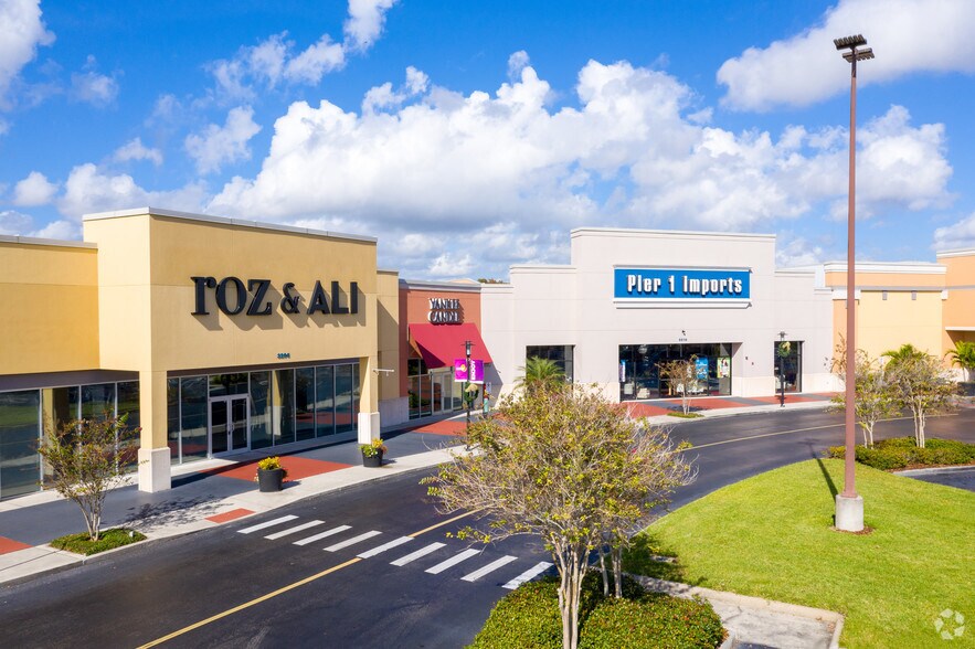 More Photos Of 3208-3250 N John Young Pky, Kissimmee General Retail For Lease