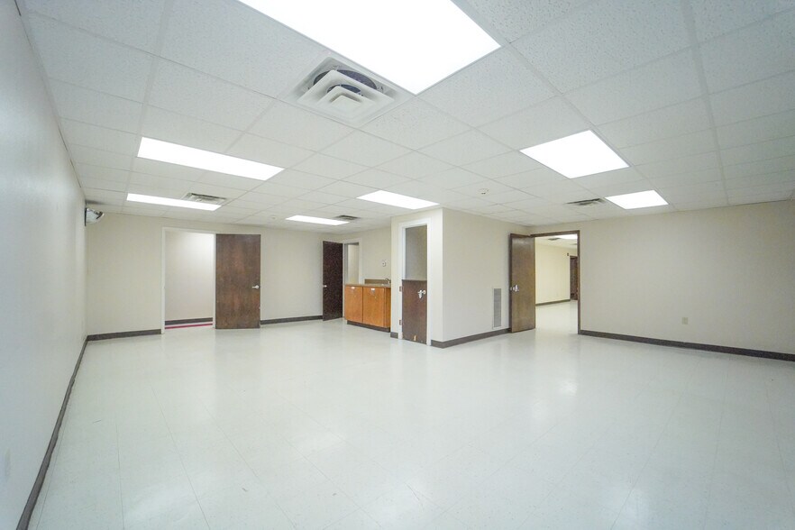 More Photos Of 402 E Guadalupe St, Victoria Freestanding For Sale