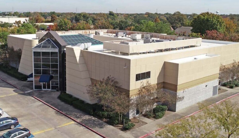 More Photos Of 14111 Southwest Fwy, Sugar Land Health Club For Lease