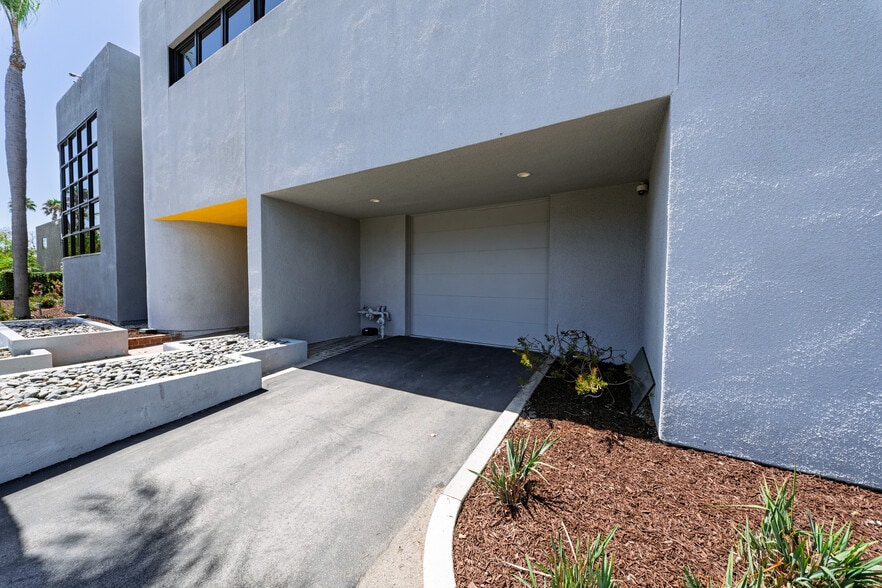 More Photos Of 18071 Fitch, Irvine Showroom For Sale
