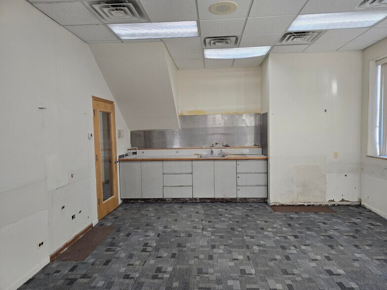 More Photos Of 7880 N. Lincoln Ave, Skokie Medical For Sale