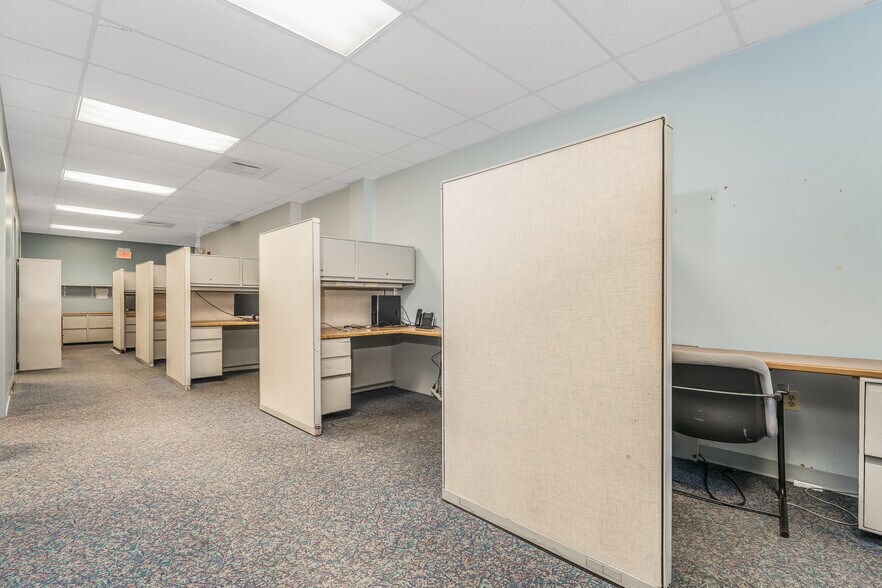 More Photos Of 320 S Main St, Phillipsburg Medical For Lease