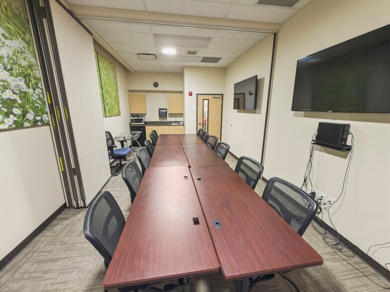 More Photos Of 308 Main St, Olathe Medical For Lease