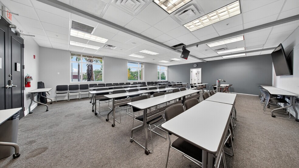 More Photos Of 10900 NW 25th St, Doral Office For Lease