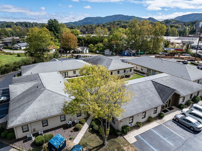 More Photos Of 367-400 Dellwood Rd, Waynesville Medical For Sale